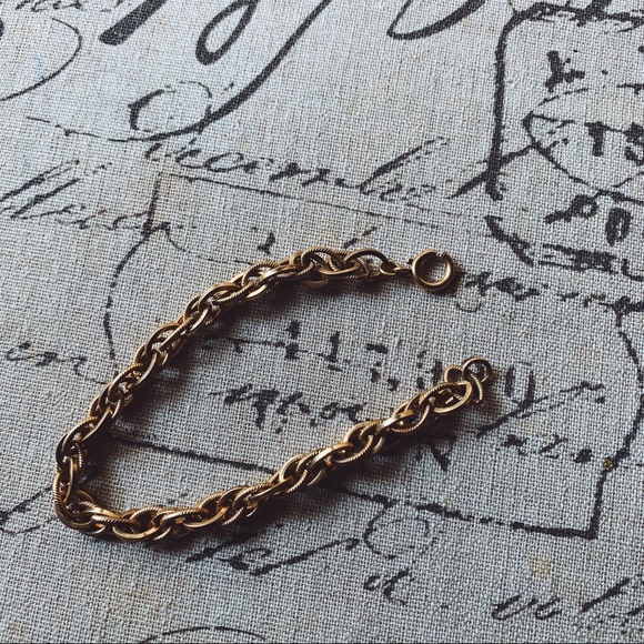VINTAGE ✨Gold Chain Bracelet, Minimal and Unique! - Picture 2 of 2